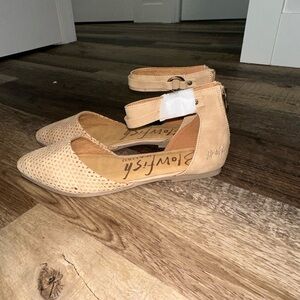 Light brown/ beige summer flats/sandels